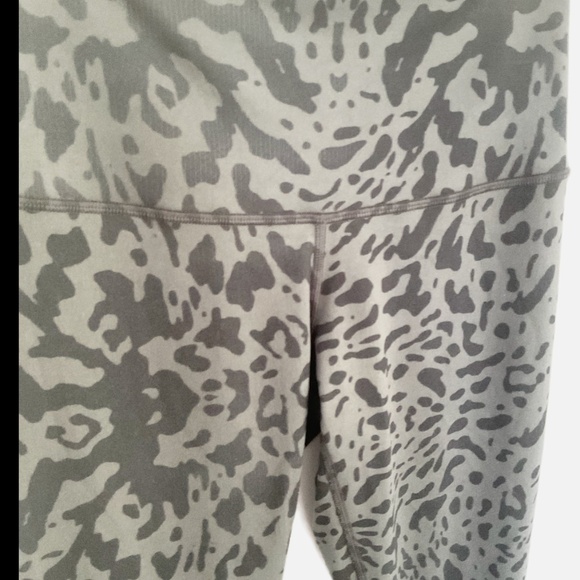 Lululemon Wunder Under Legging *Full-On Luon Animal Swirl Deep Coal Light Size 6 - Picture 3 of 8
